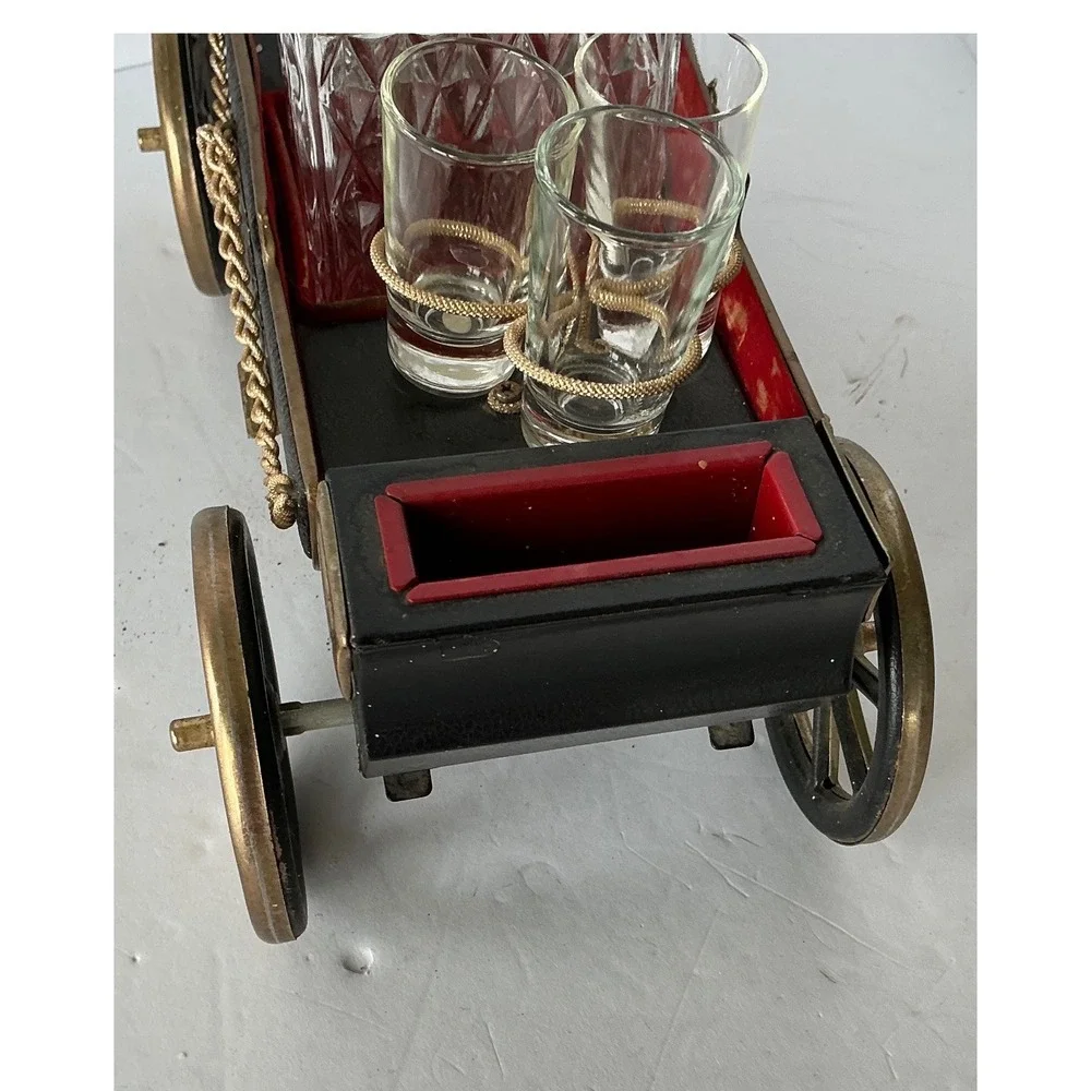 Vintage Stagecoach Music Box Liquor Decanter Set with 6 Shot‎ Glasses